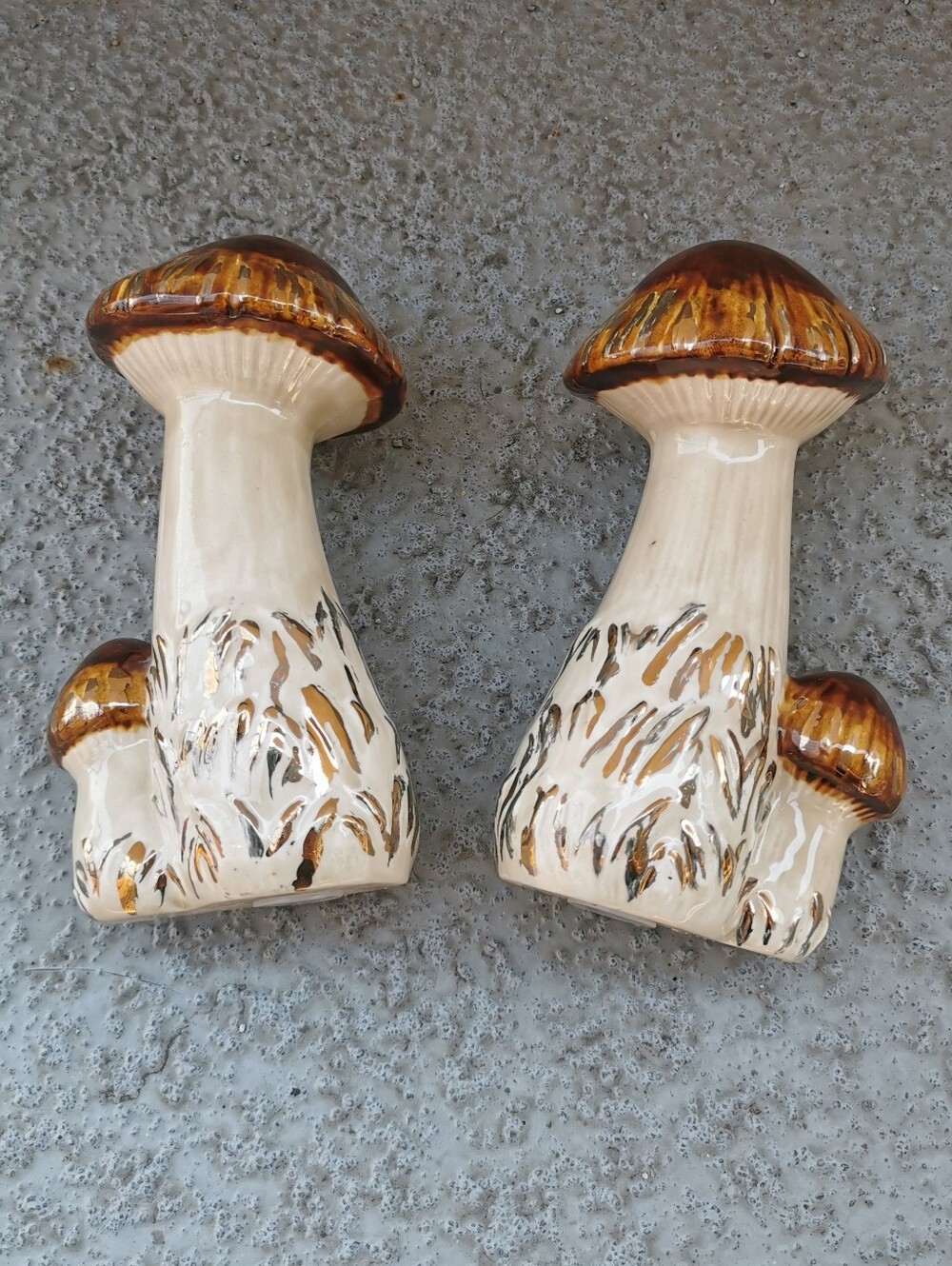 Vintage 1983 Studio Pottery Mushroom Salt & Pepper Shakers Hand Painted - Picture 10 of 13